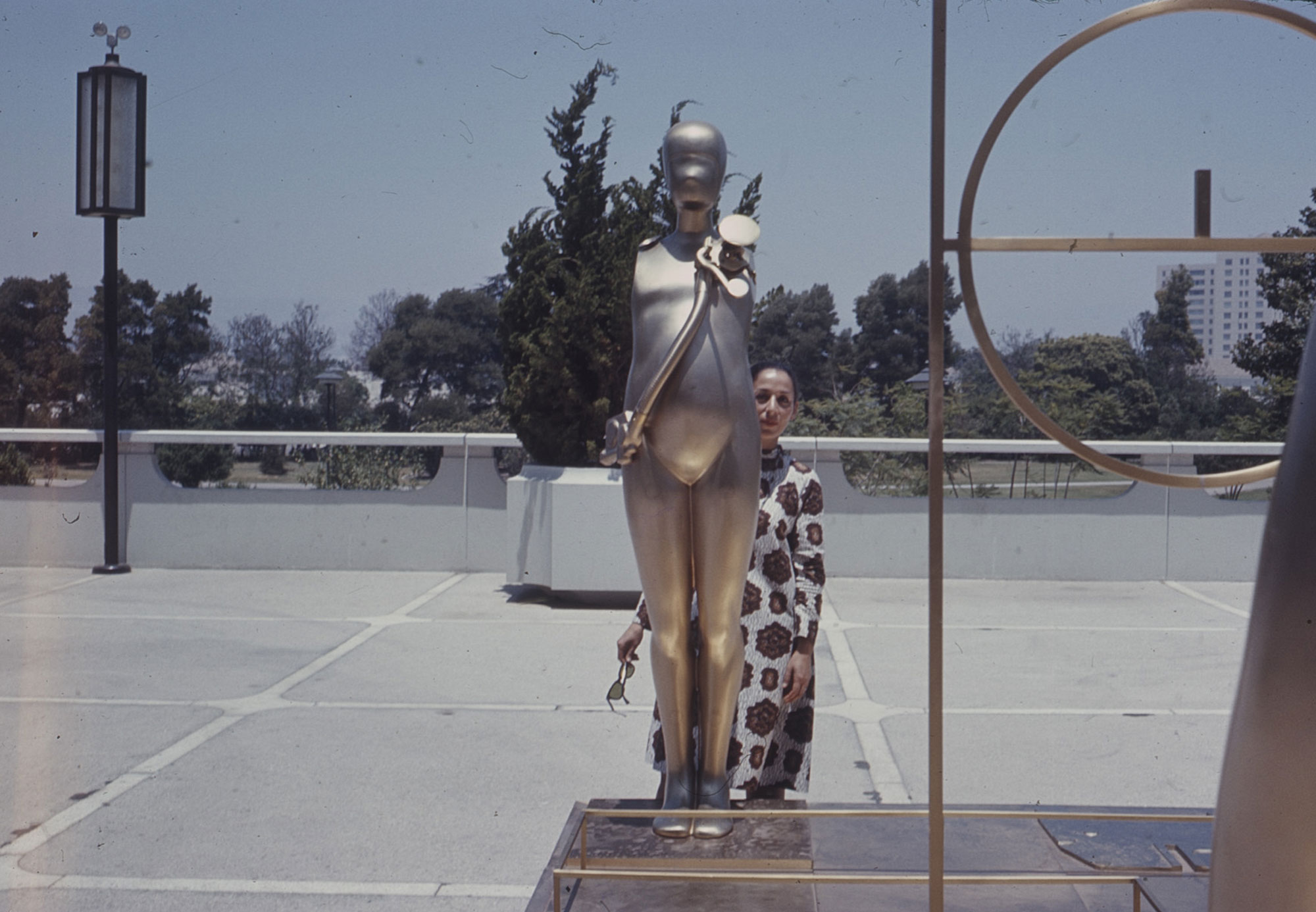 Luchita Hurtado with sculpture by Ernest Trova, Los Angeles County Museum of Art