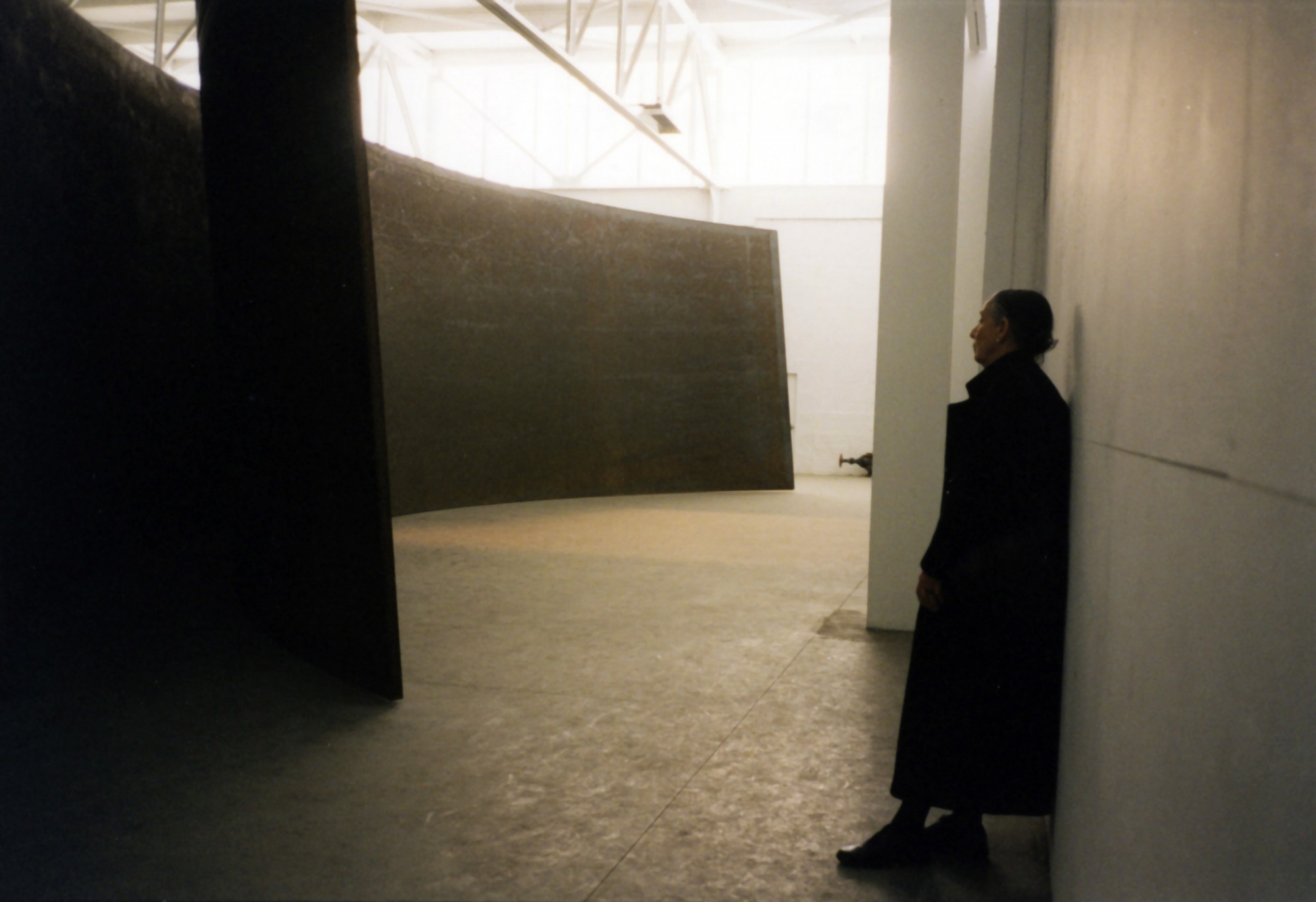 Hurtado with Richard Serra's 'Switch' at Gagosian Gallery